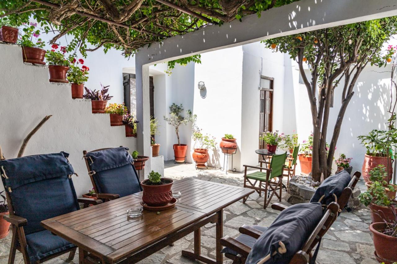 Traditional House سكوبيلوس تاون المظهر الخارجي الصورة